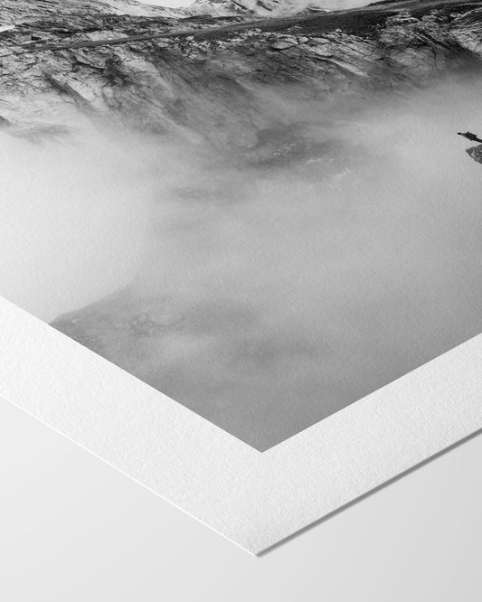 Zwischen Fels und Nebel - Kunstdruck